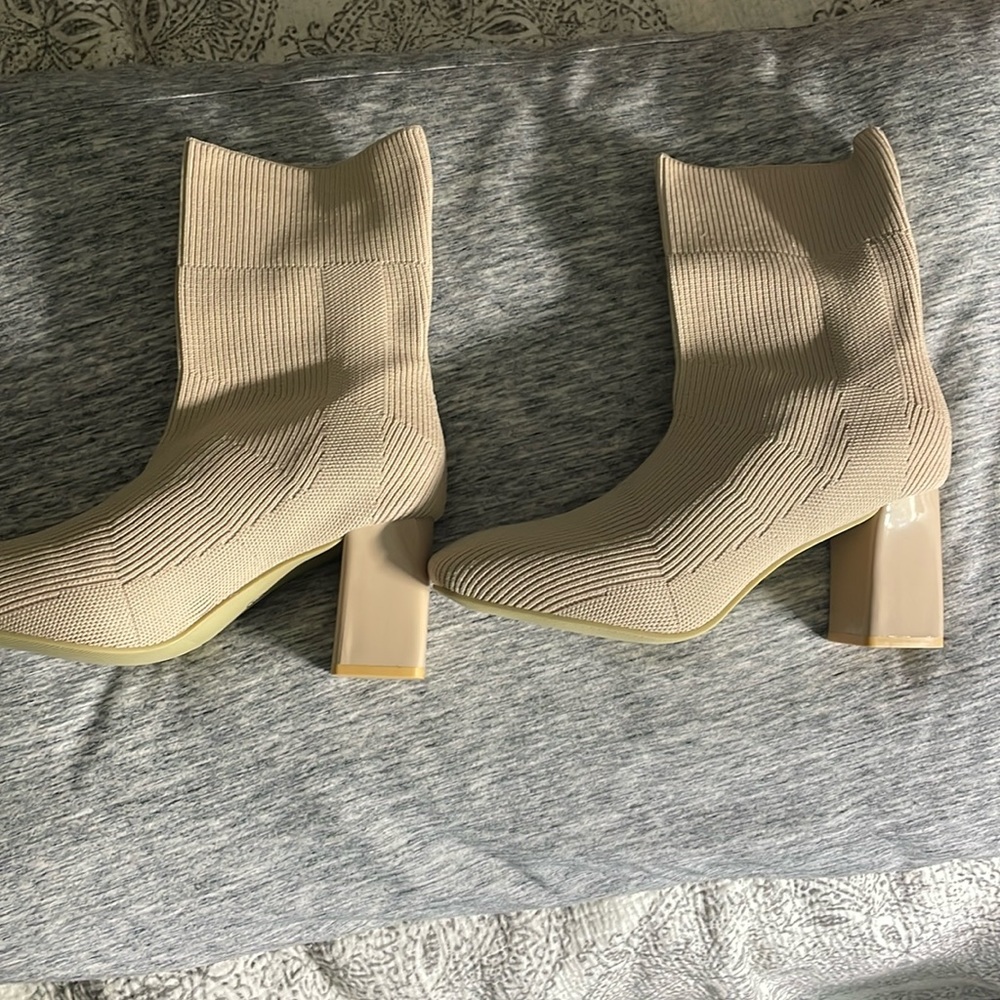 heeled boots beige